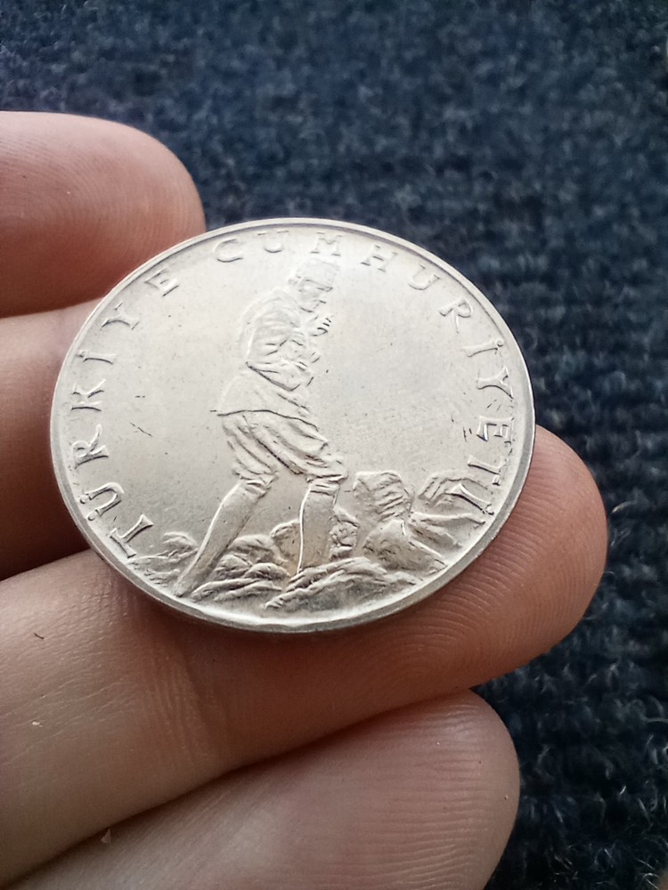 TURKEY. 2-1/2 LIRA, 1972. UNCIRCULATED.