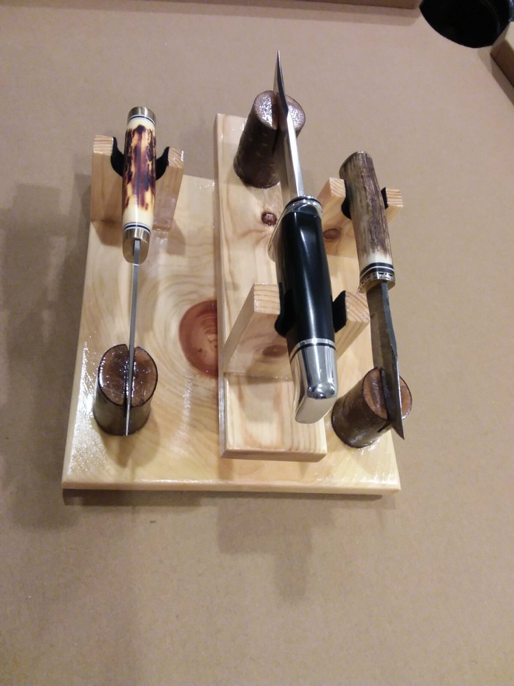 SOLID NORTHERN WHITE PINE TRIPLE KNIFE DISPLAY STAND