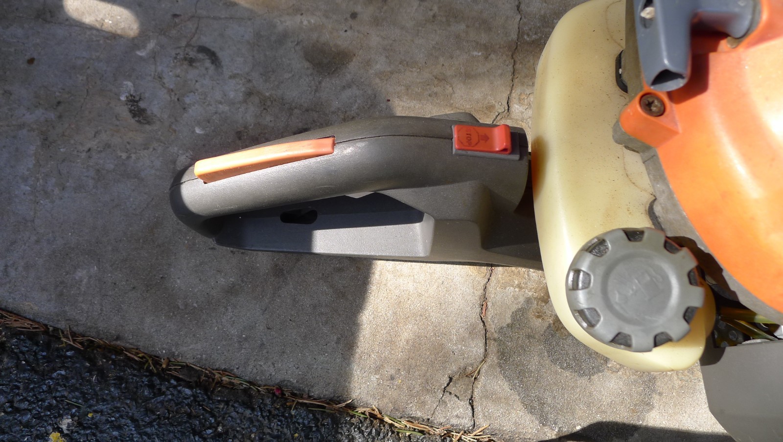 HUSQVARNA 122HD45 HEDGE TRIMMER