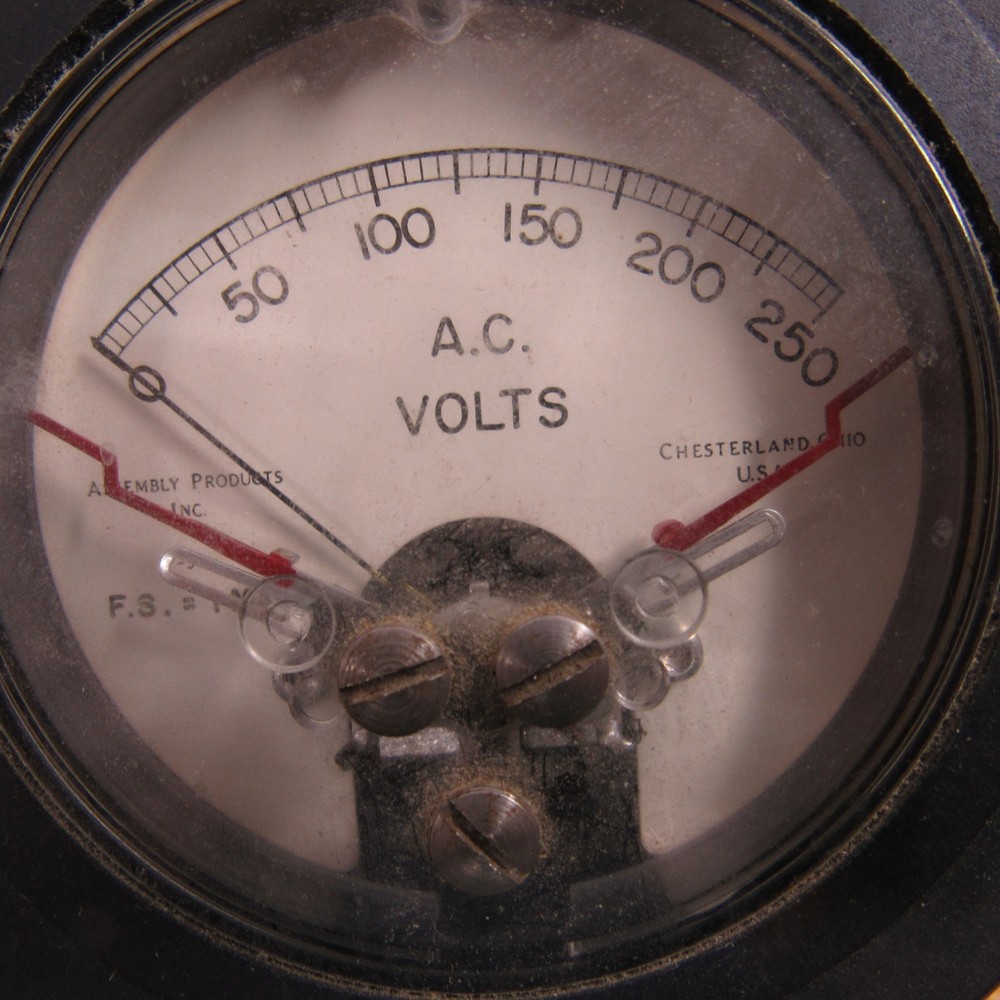 METER 250V AC 3.5 in dia With high low switch points Panel Meter