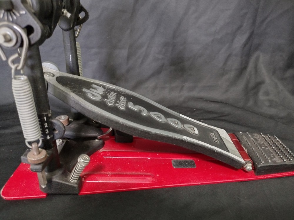 DW 5000 Double Kick Pedal w Drumhead Patch