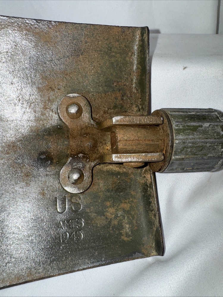 ORIGINAL WWII US ARMY M1943 COMBAT FIELD FOLDING SHOVEL-DATED 1945