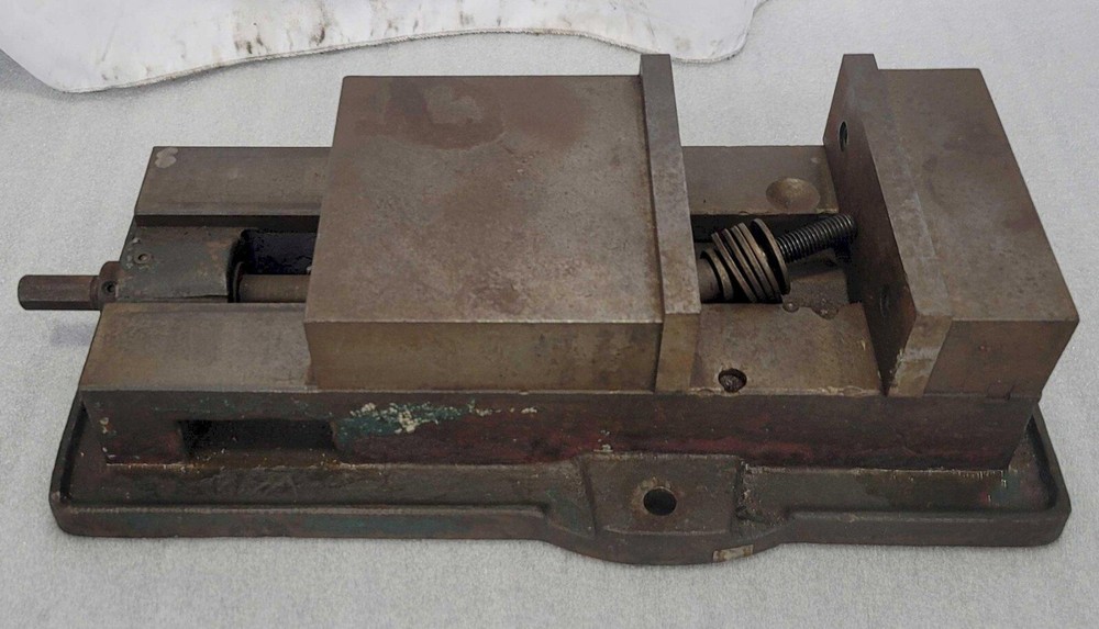 8" MACHINE VISE WITH 8" OPENING