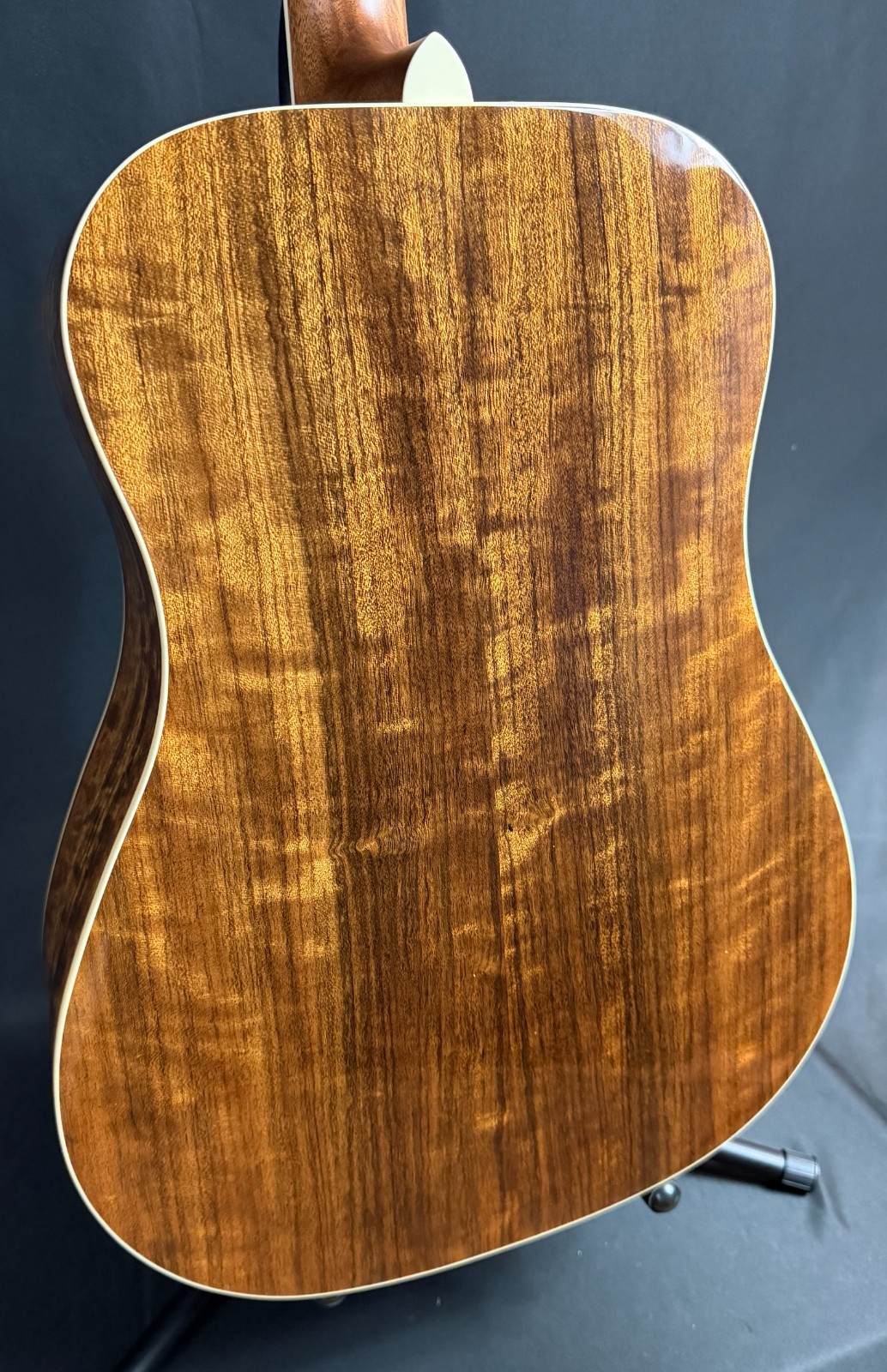 Fender King Vintage Dreadnought Acoustic-Electric Guitar Aged Natural (922)