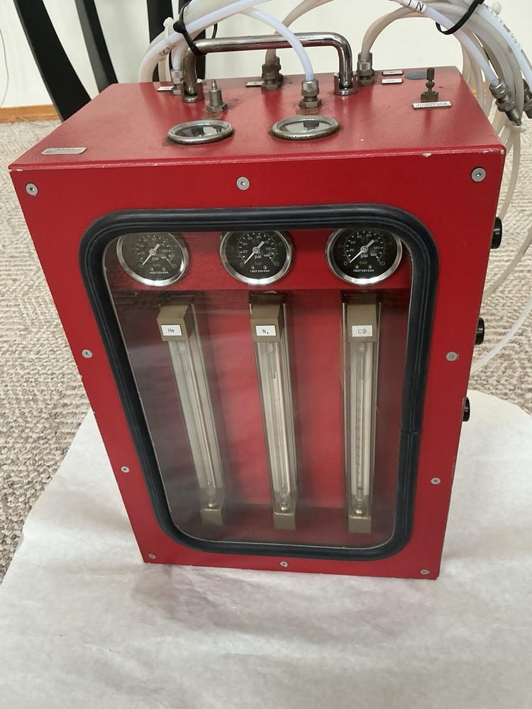 Gas Flow Mixing Pressure Controller Helium, Nitrogen, Carbon Dioxide ￼