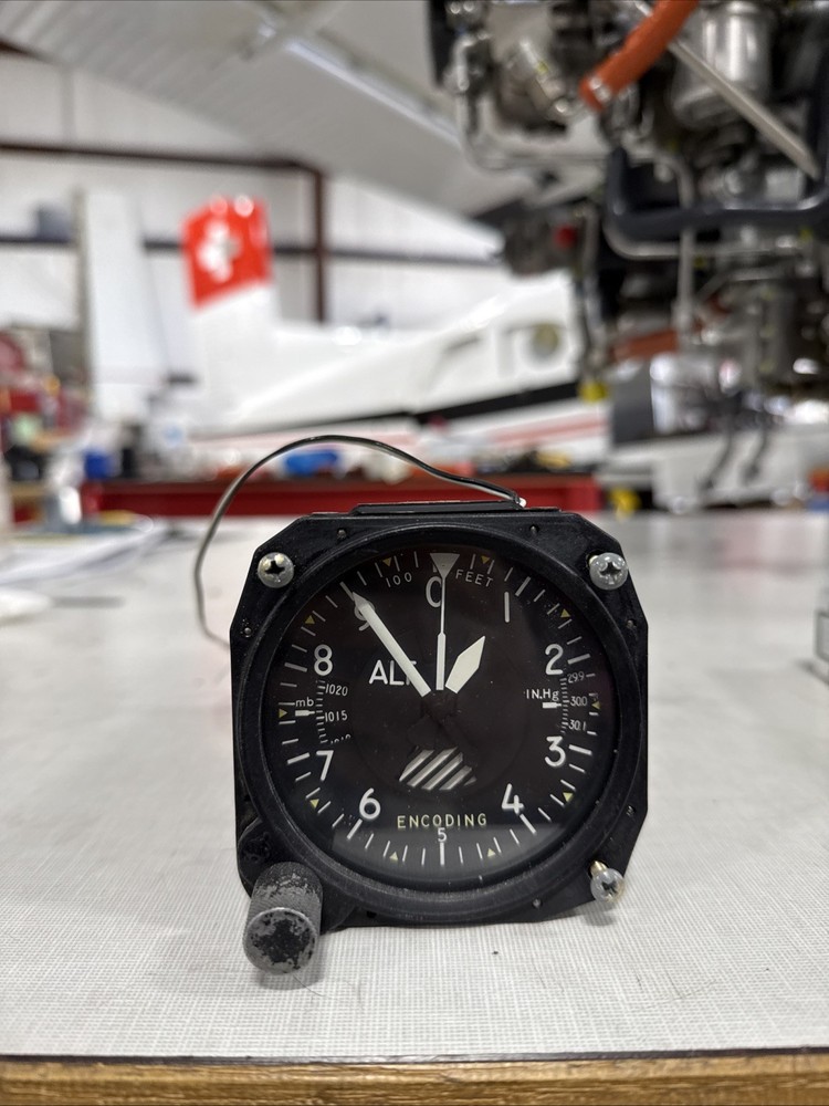 Encoding altimeter United instruments Removed From Pilatus Porter PC-6