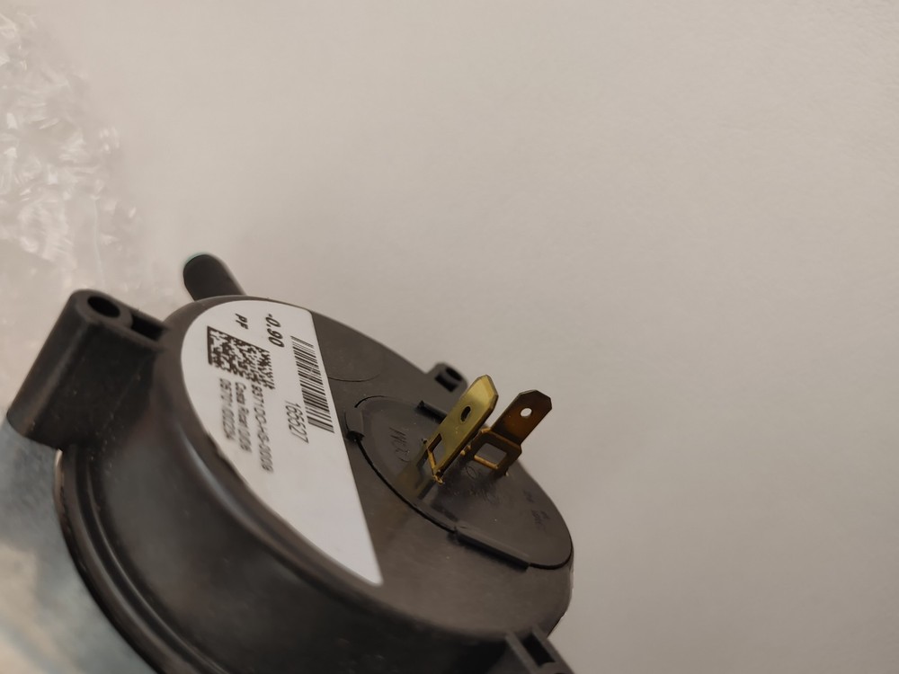 SOURCE 1 S1-02435286000 AIR PRESSURE SWITCH