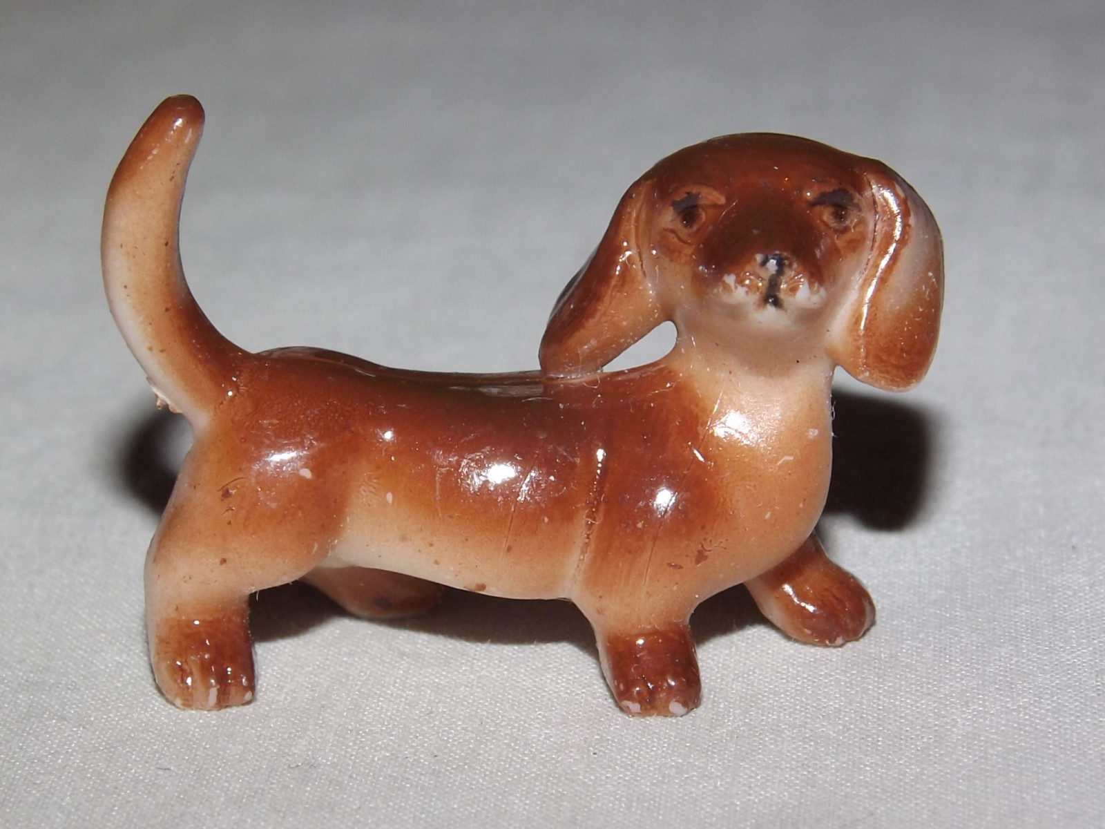 VINTAGE TOY 1960S HAND PAINTED PLASTIC MINI DOG DACHSUND