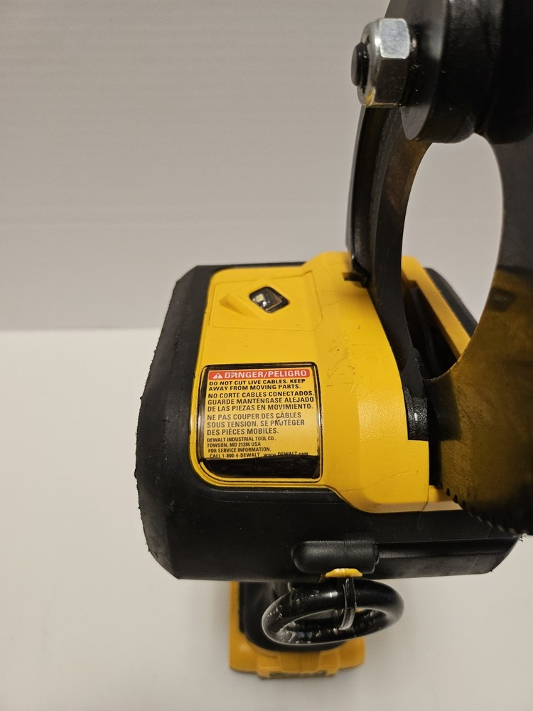 DEWALT DCE150 20V MAX Cordless Cable Cutting Tool With Battery