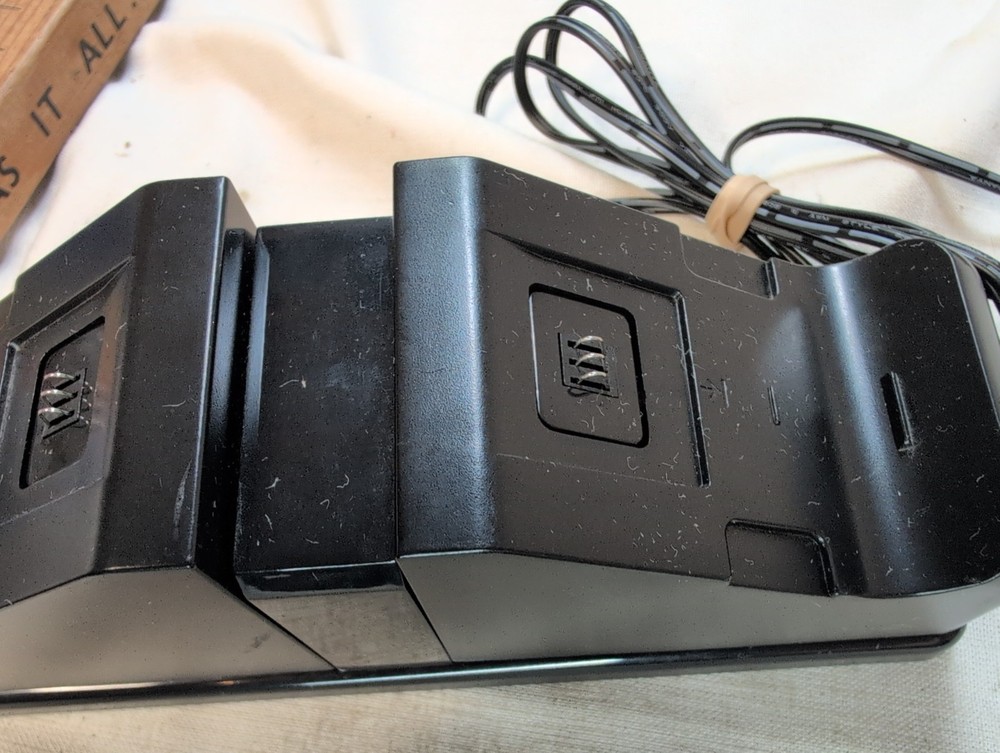 Amazon Basics Xbox One Dual Controller Charging Dock Station
