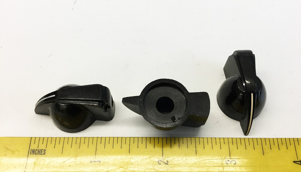 2 – NOS 1960s Fender Chicken-head knobs