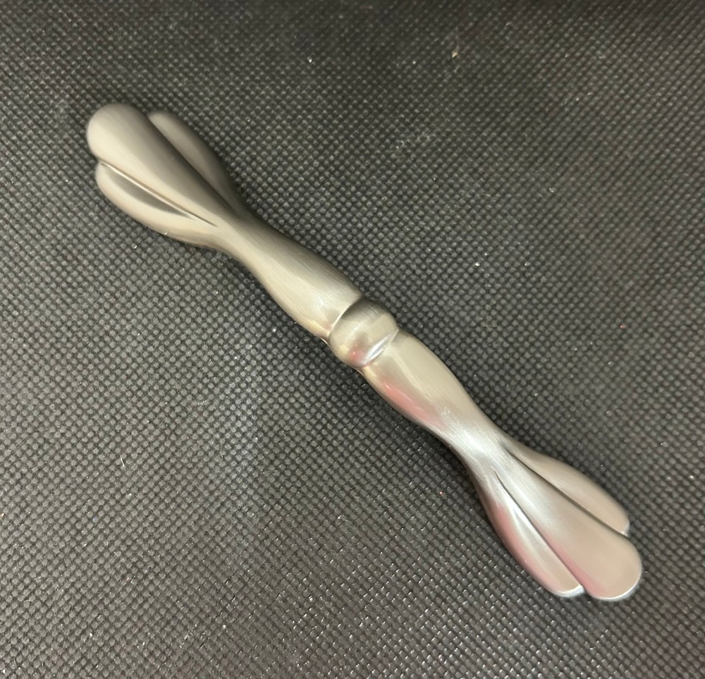 3" Priscilla Paw Pull Brushed Satin Nickel