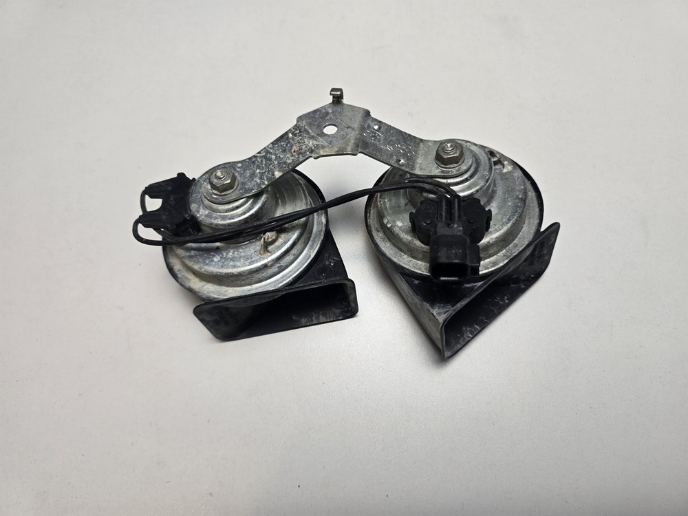 2013 - 2019 Ford Flex Front Horn Assembly