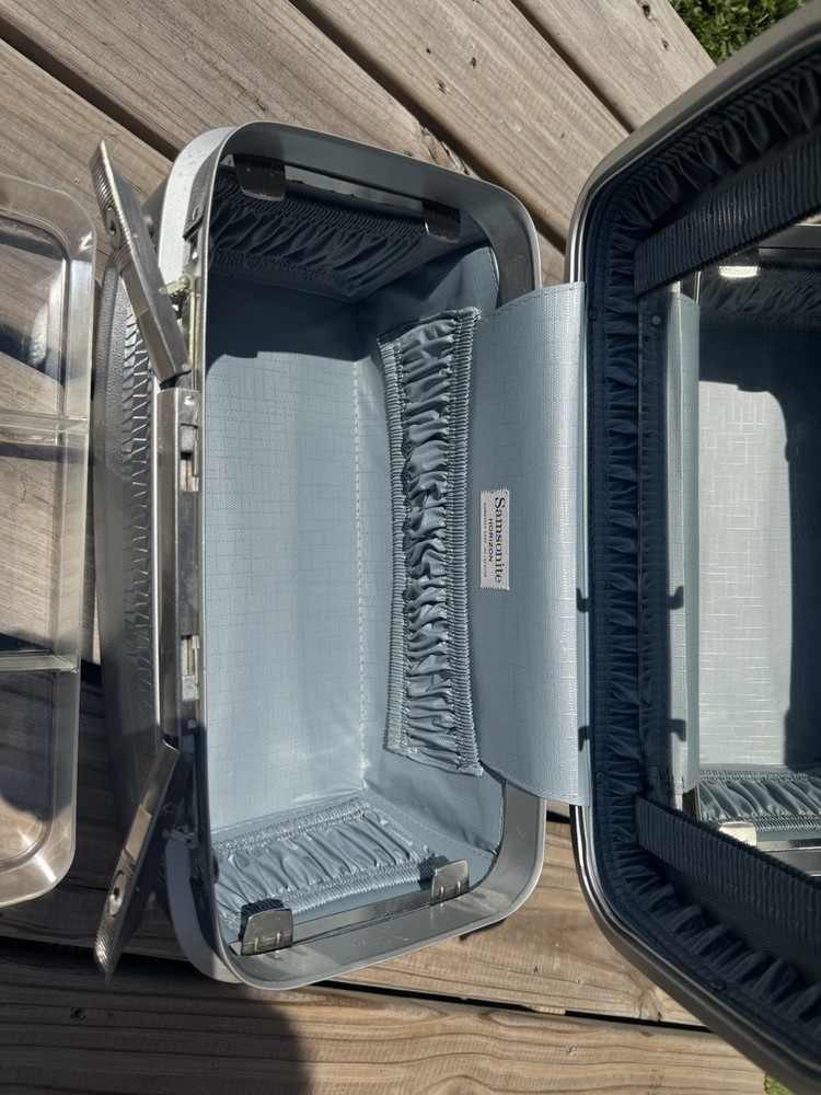 Samsonite Horizon Gray Makeup Case Mirror Lockable Removable Tray Plastic