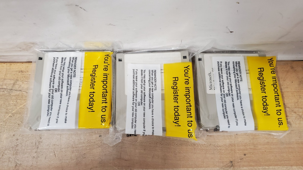 NEW OLD STOCK Microsoft Windows 95 Upgrade (13 Floppy Disk Set)