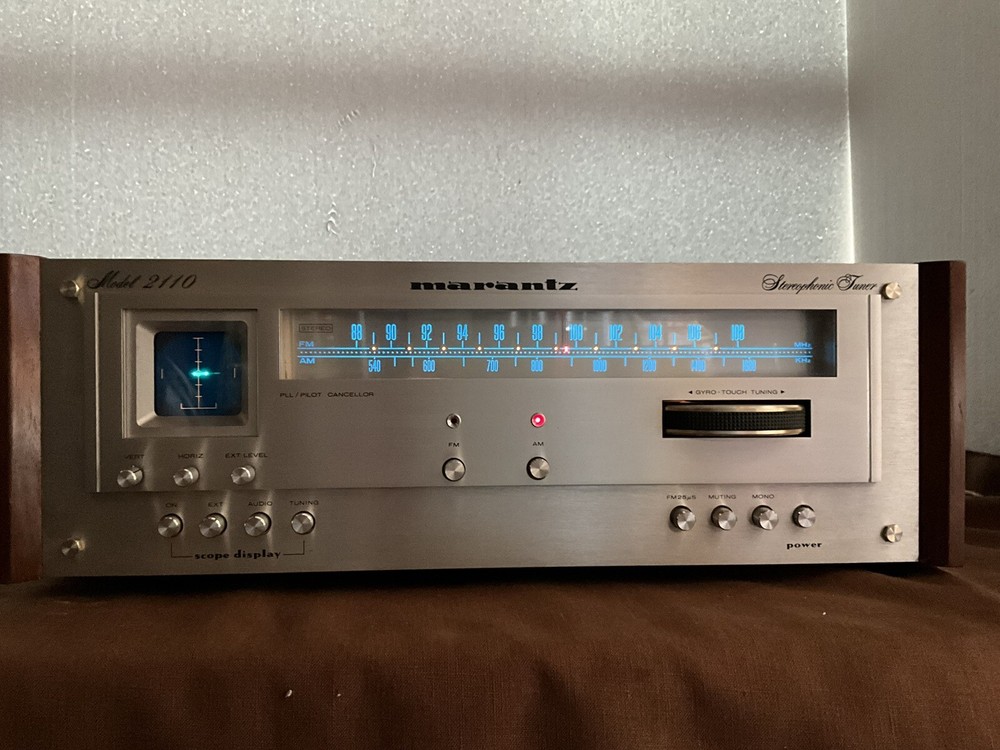 Marantz Model 2110 Stereophonic Tuner