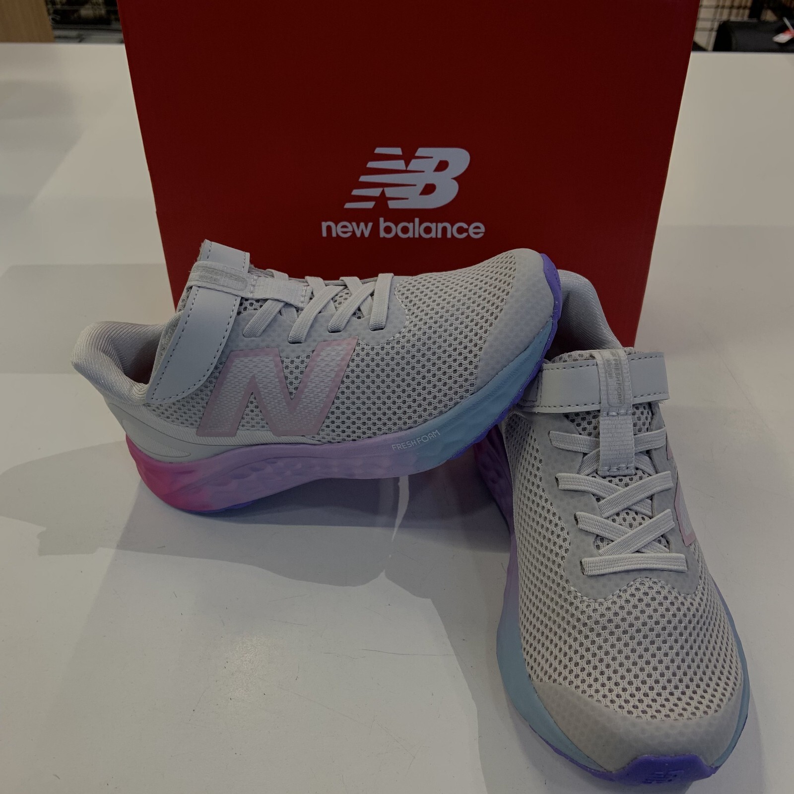 New Balance Fresh Foam Arishi V4 Grey Pink Bungee Lace.