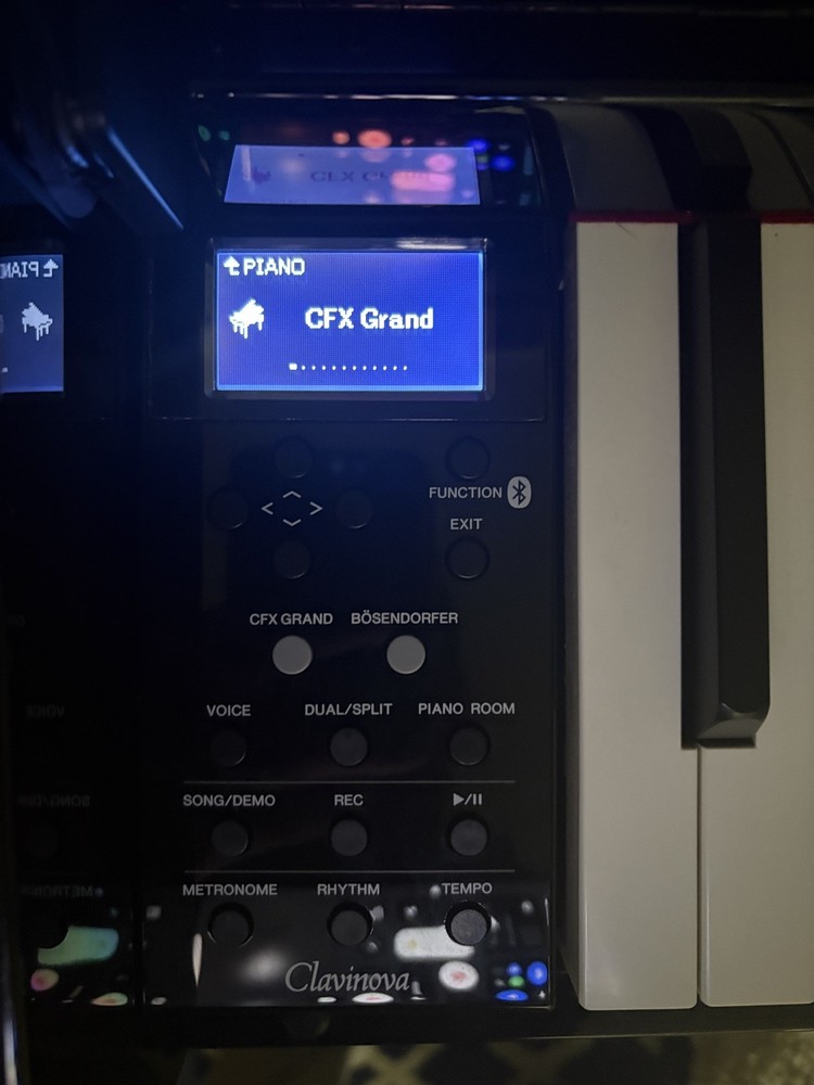 Yamaha CLP-685 Console Digital Piar