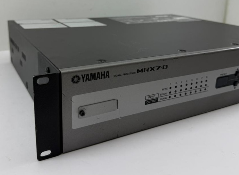 YAMAHA MRX7-D SIGNAL PROCESSOR *POWERS ON-WORKING*