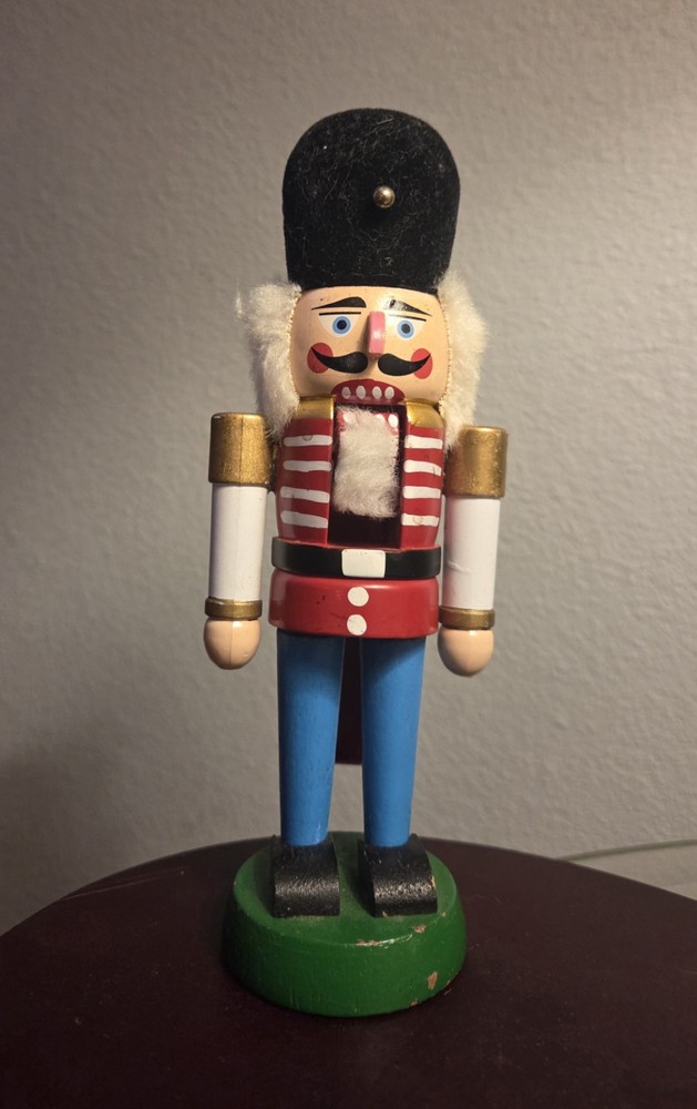 Nut Cracker