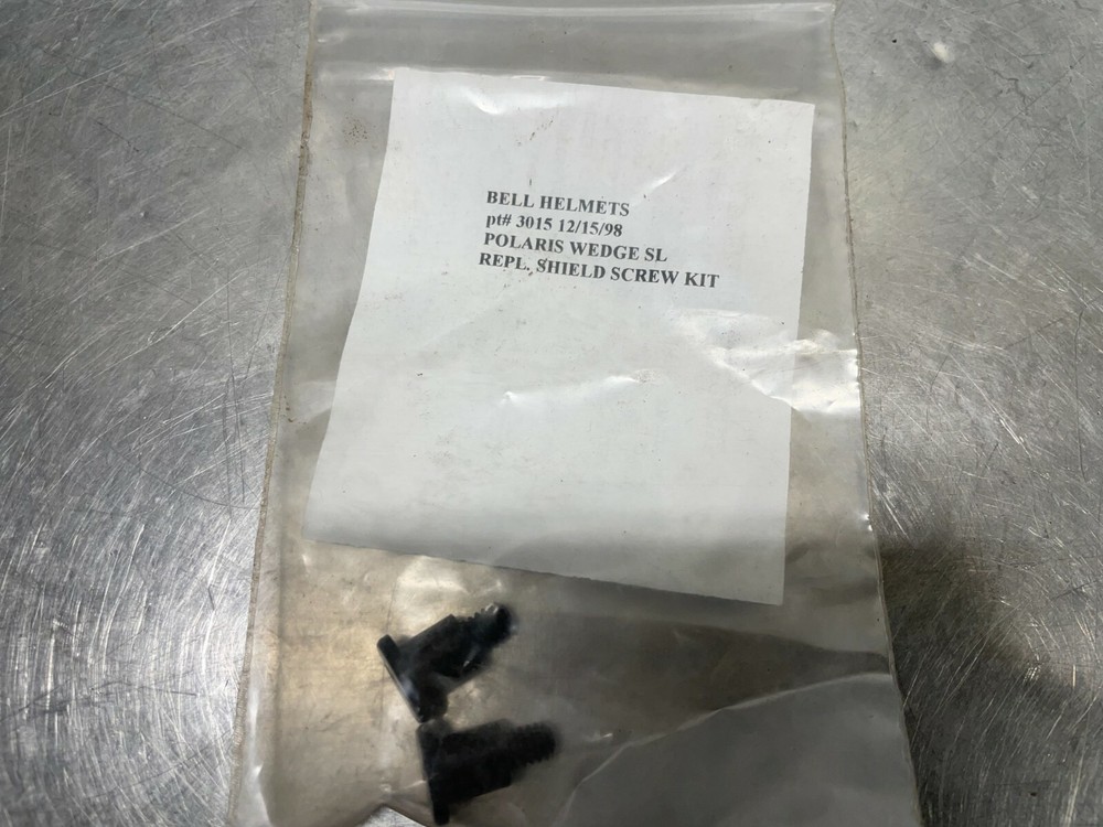 BELL HELMETS REPLACEMENT SHIELD SCREW 3015 t024