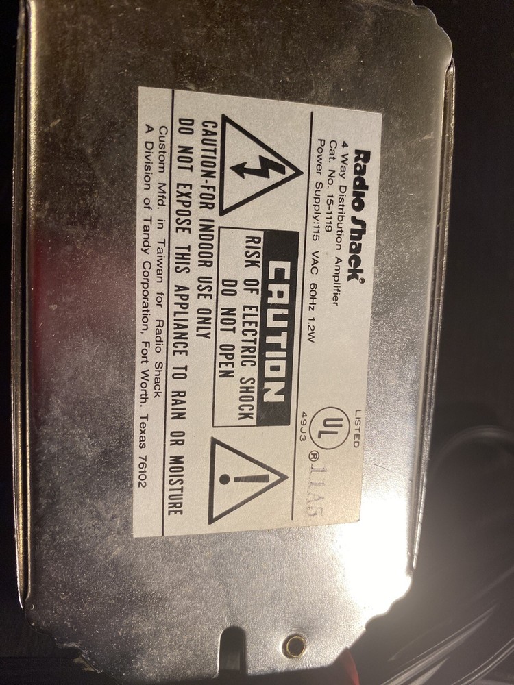 RADIO SHACK 4 WAY DISTRIBUTION AMPLIFIER