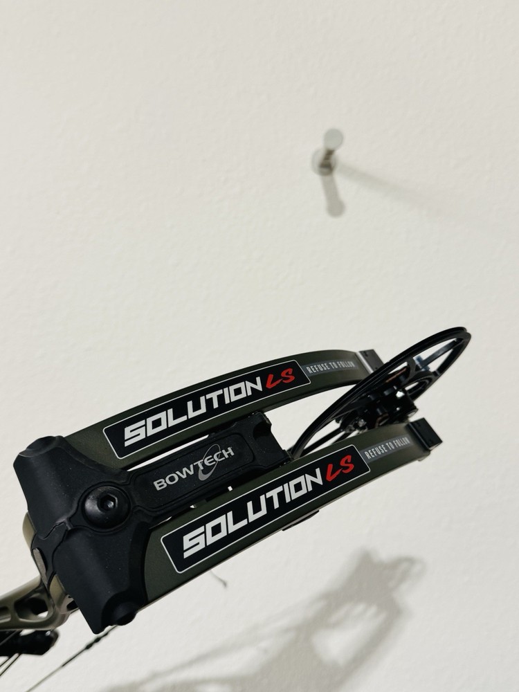 New RH Bowtech Solution LS 60-70# Green