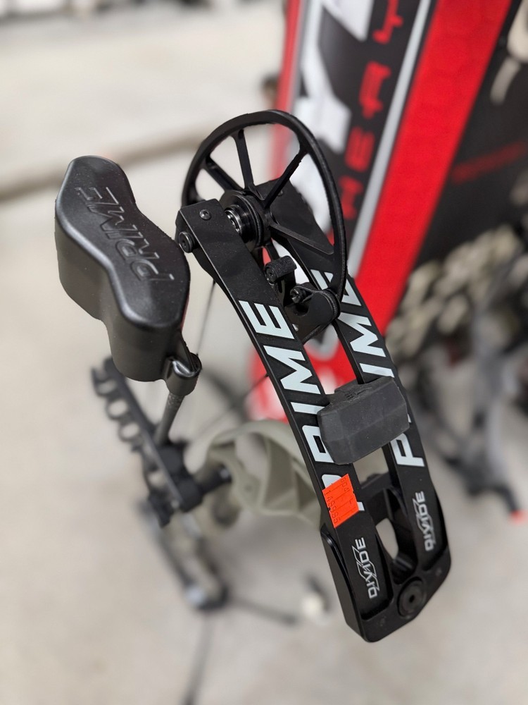 Prime Archery Divide 33 70lb GREAT CONDITION Store display