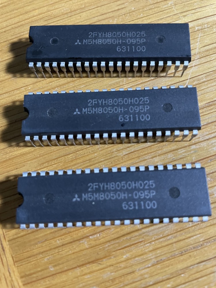 One NEW Mitsubishi M5M8050H-095P 8 bits microcomputer, PDIP40 package