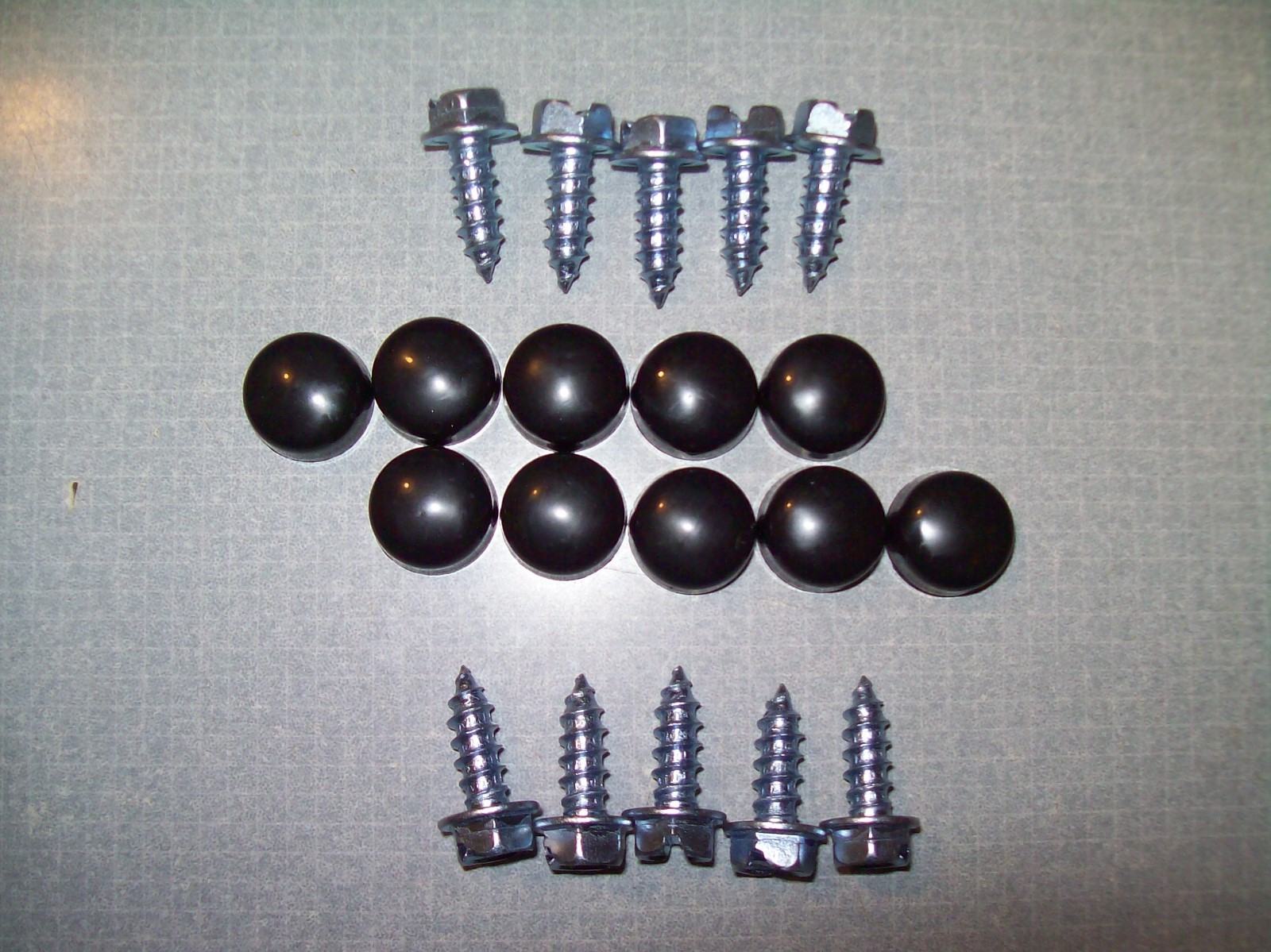 MOUNTING HARDWARE KIT FOR LUND SUN VISOR, BOLTS & CAPS MOON VISOR HARDWARE