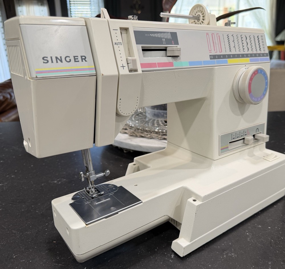 Singer 9110DV Sewing Machine Untested. No cord/pedal