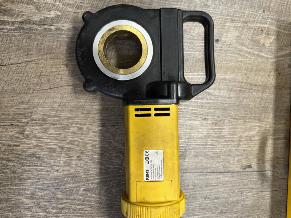 REMS Amigo Pipe Threader 230v + 4 Threaders