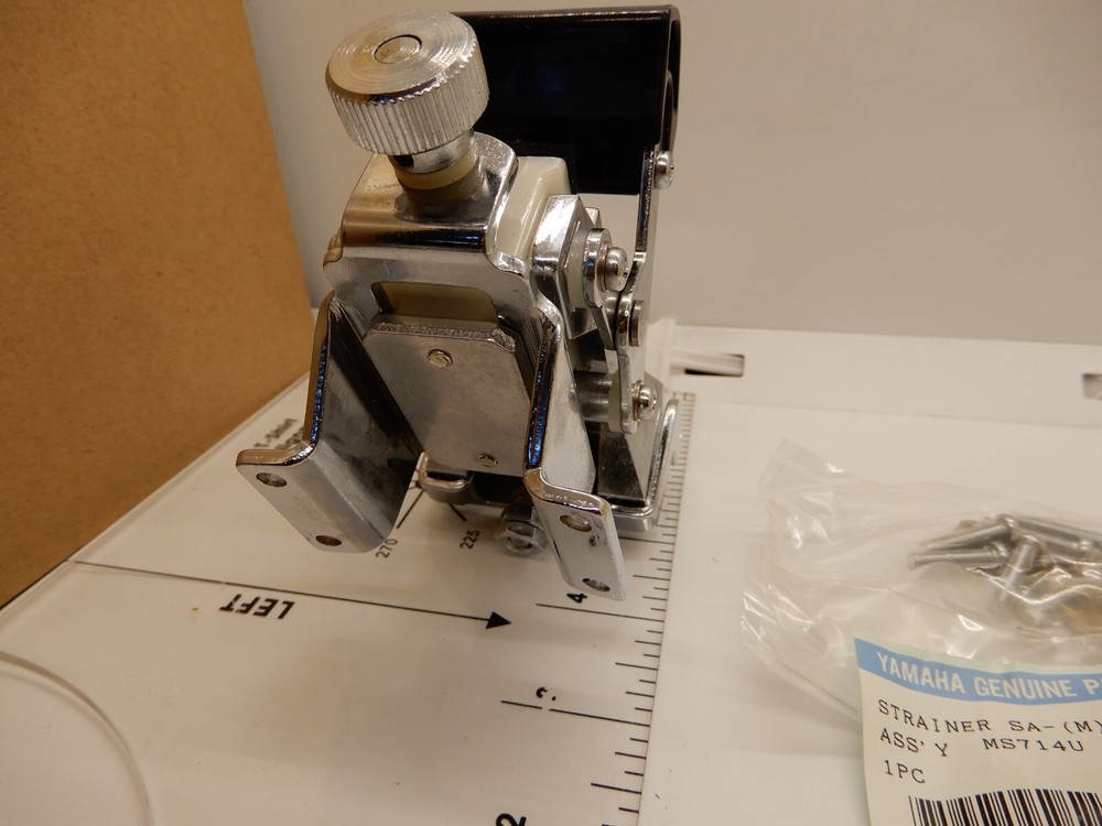 YAMAHA Strainer U0200140