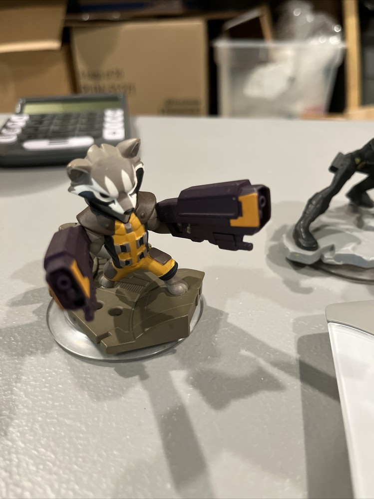 Disney Infinity 2.0 Marvel lot, Five figures, two discs, One Pad