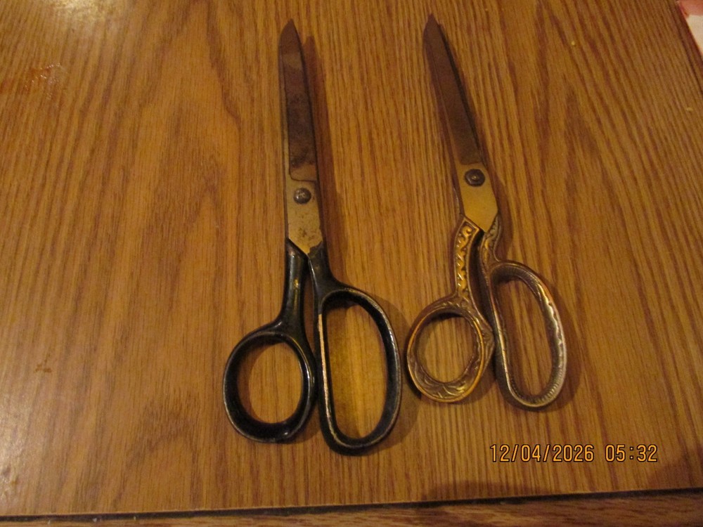 VINTAGE ANTIQUE SCISSORS