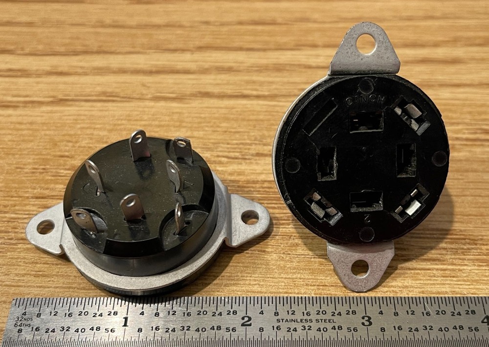 1 Cinch 2C7 Capacitor Socket Saddle Type Bottom Mount Phenolic 4 Center 3 Outer