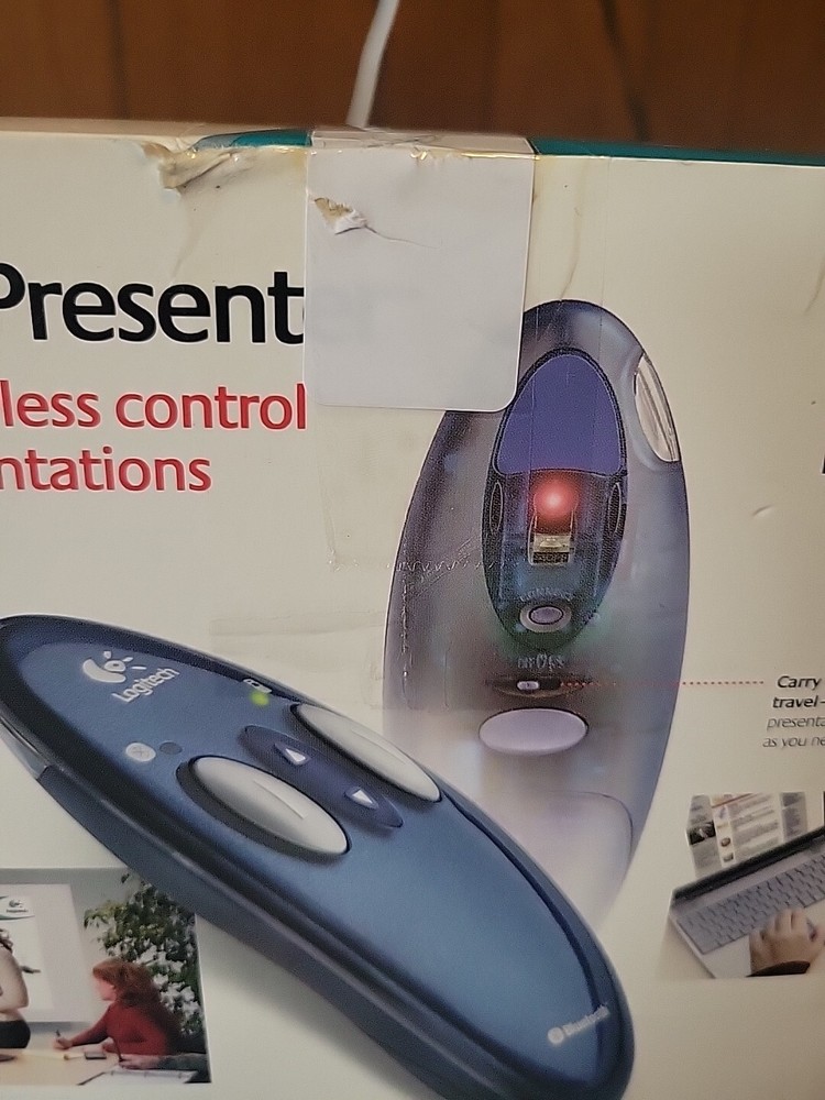 Logitech Cordless Presenter Bluetooth For Office School With Case 966167-0403