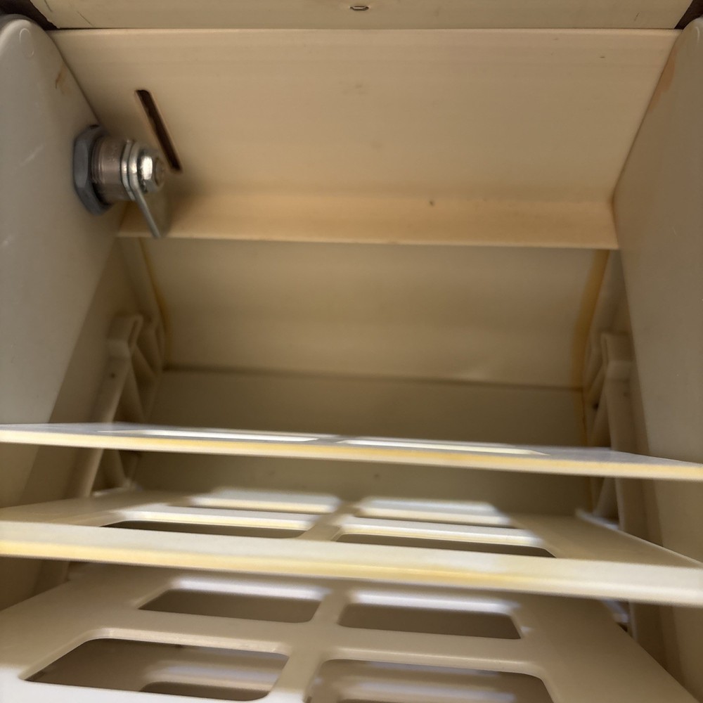 Microcomputer Accessories Plastic Roll Top 5.25” Disc Keeper Storage No Key