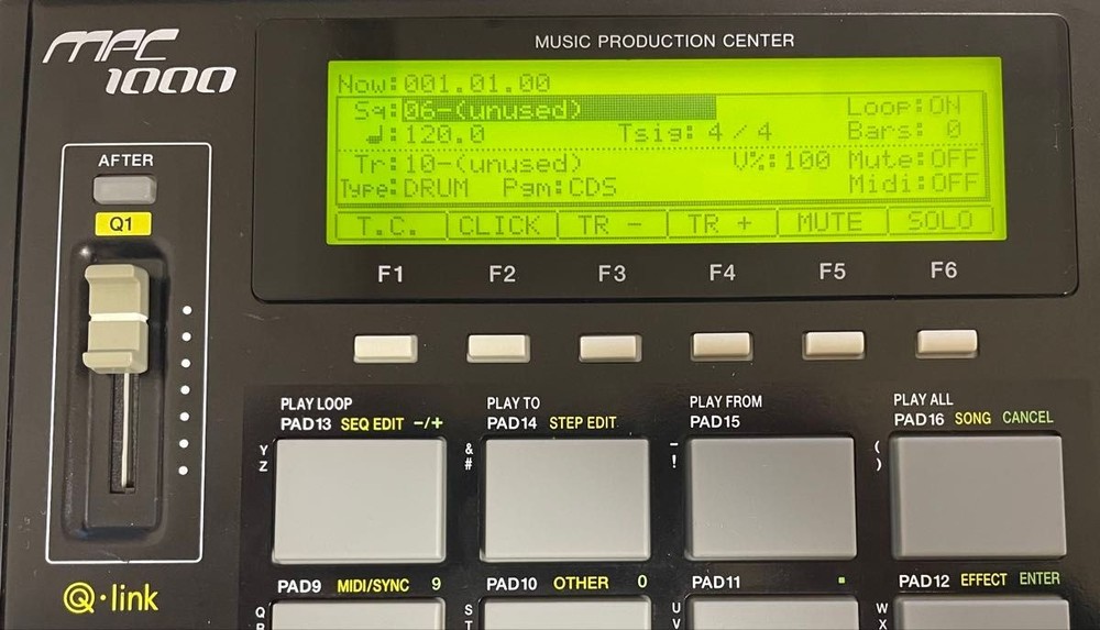 AKAI MPC1000 Black Sequencer Sampler Drum Machine Japan