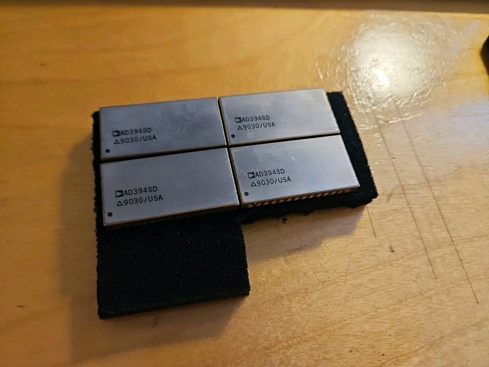 AD394SD Quad Parallel Word Input Loading 12-BIT Dac CDIP28 Analog Devices