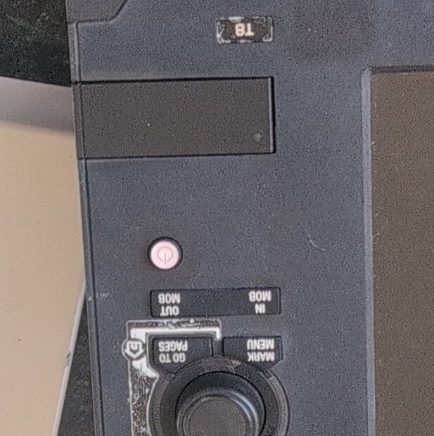 B&G Zues Touch T8 Chartplotter MFD Display. Works great. Cover & cable incl.