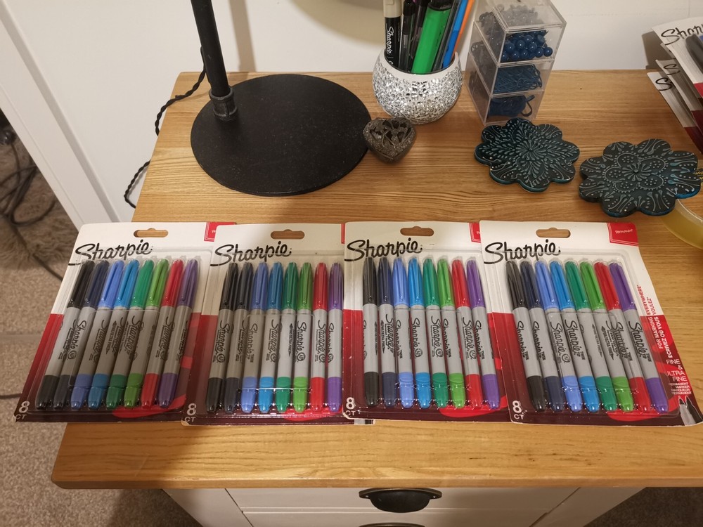 32 Assorted Coloured Double Tipped Sharpies