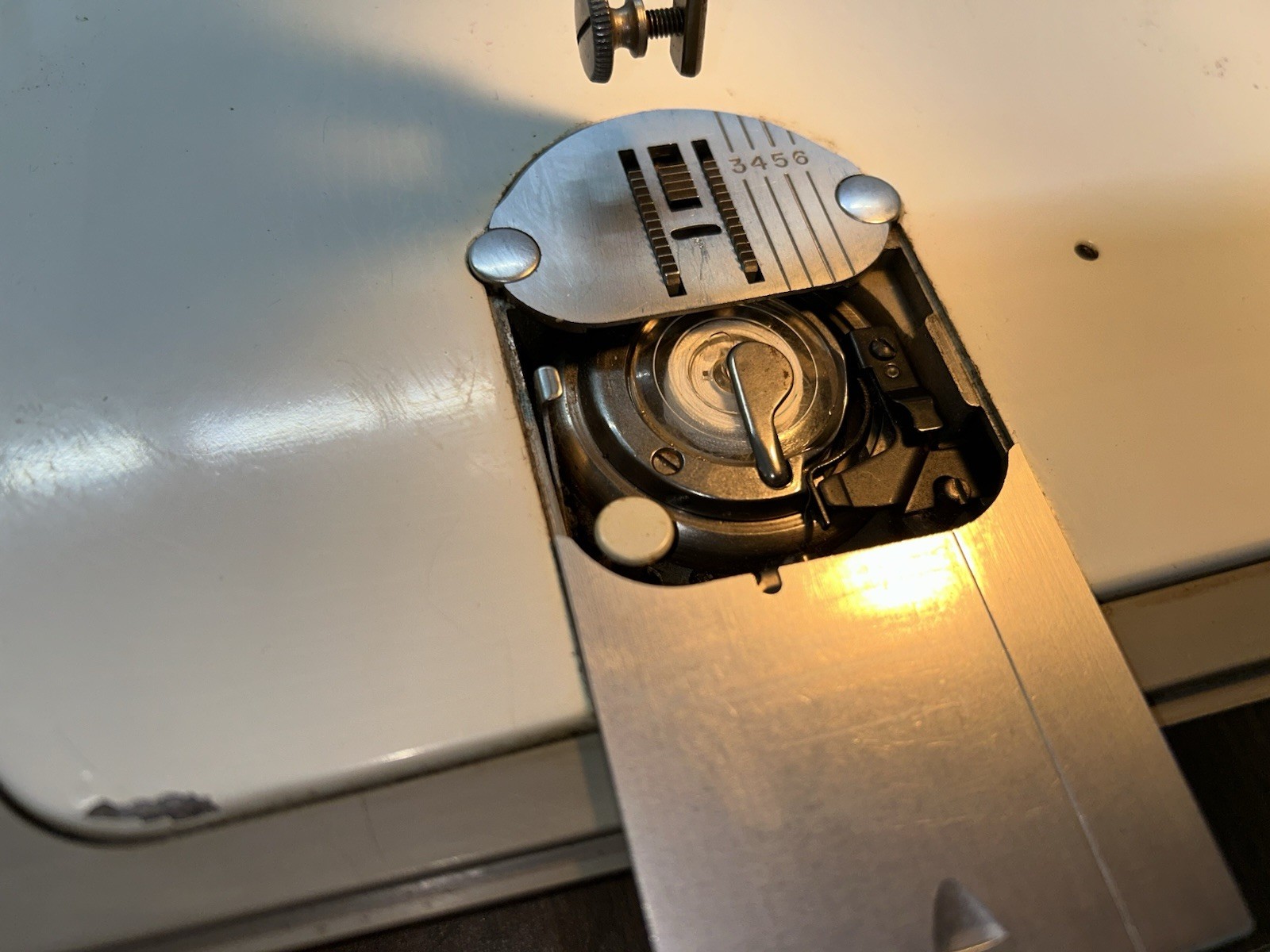 Singer Model 603E Sewing Machine - Touch & Sew - NO Pedal - Seems to run SMOOTH