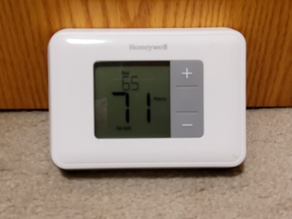 Honeywell RTH5160D1003 Simple Display Non-Programmable Thermostat EUC