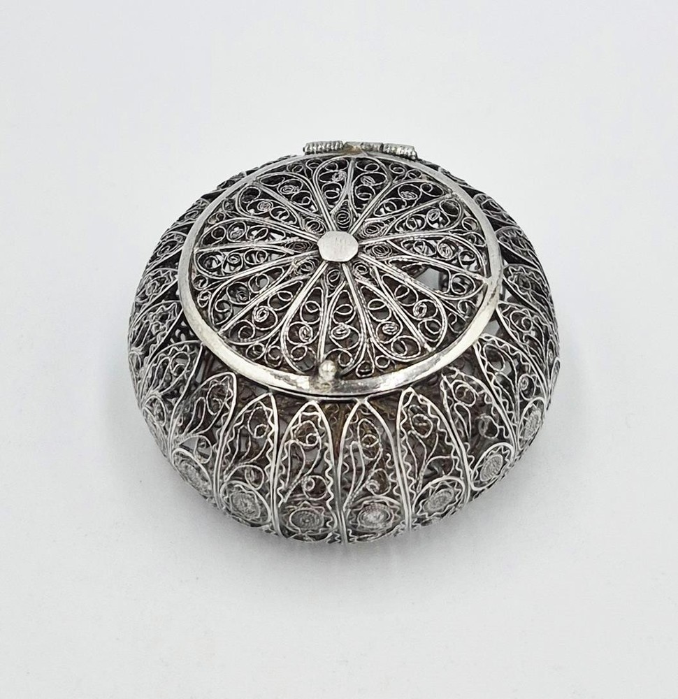 ANTIQUE CONTINENTAL SOLID SILVER FILIGREE TRINKET BOX c1900