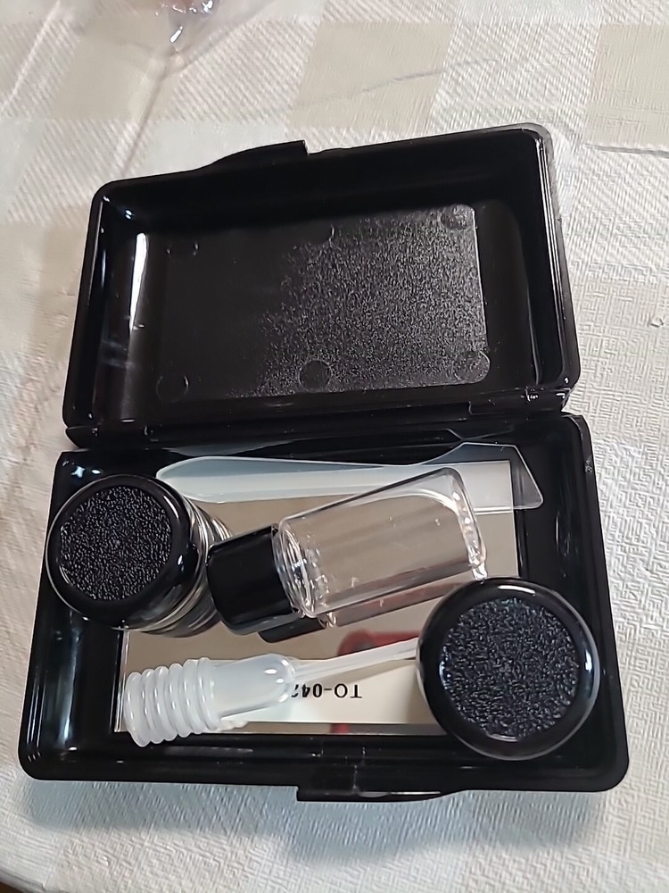 MAKE UP KIT WITH EMPTY VIALS