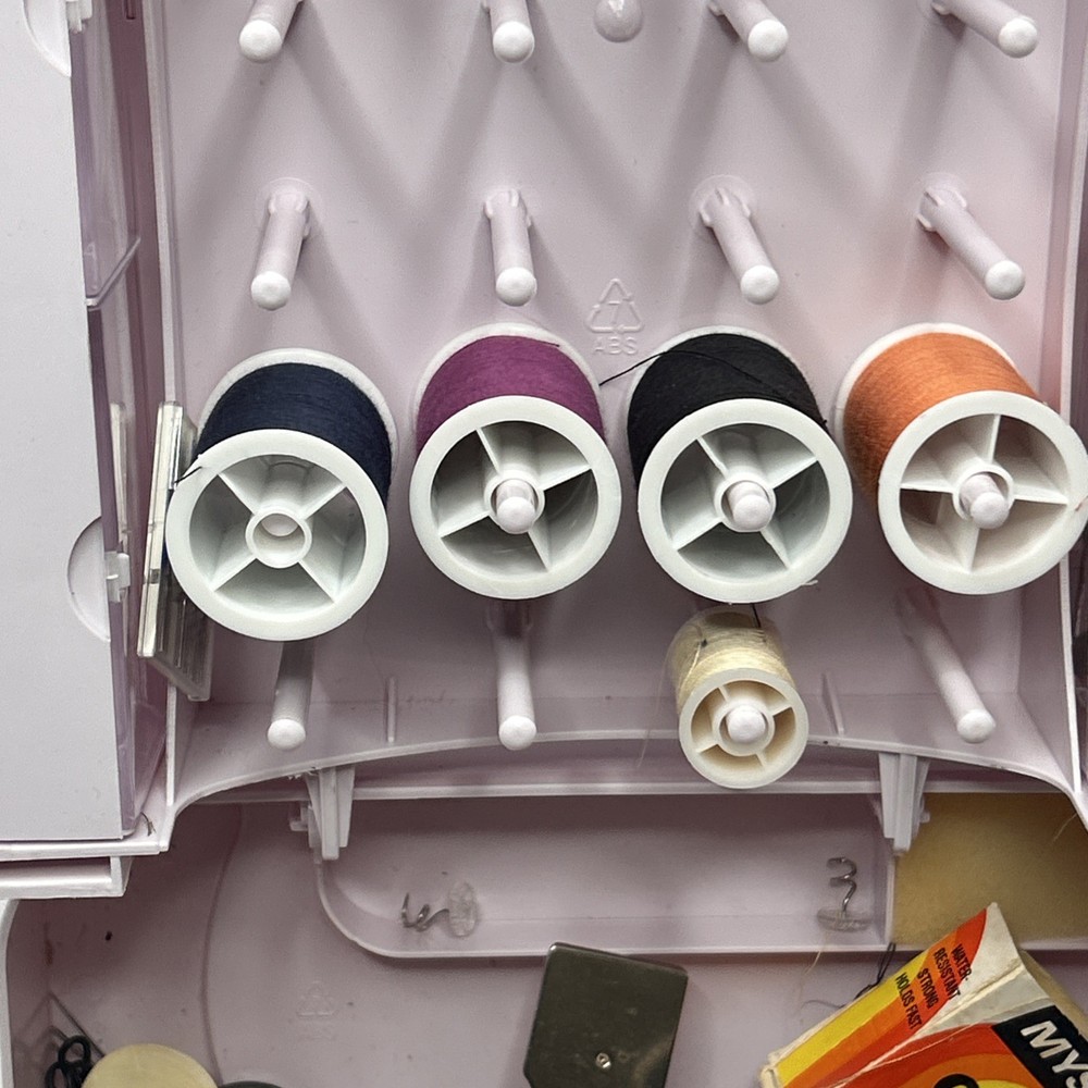 SINGER Sew Essentials Foldup Case Sewing Kit Portable Organizer w/ items include