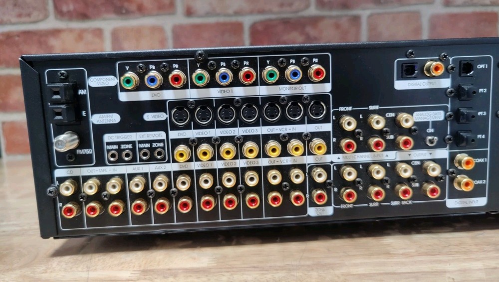 Outlaw Model 950 Preamp/Processor READ