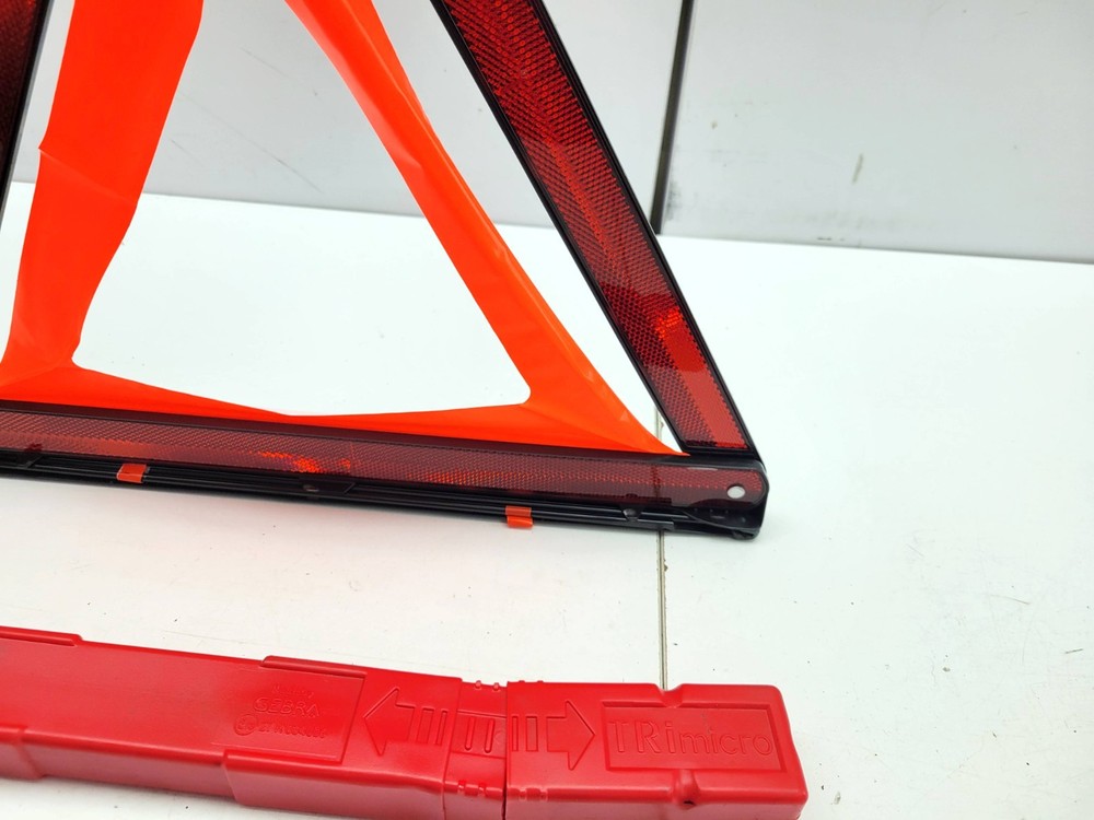 EMERGENCY WARNING HAZARD TRIANGLE 8K0860251 AUDI Q3 2012