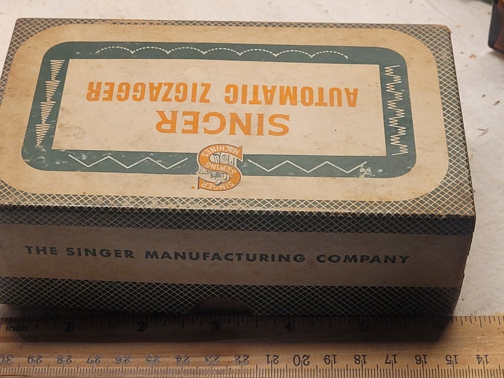 Vintage Singer Automatic Zigzagger With Original Box And Phamplet